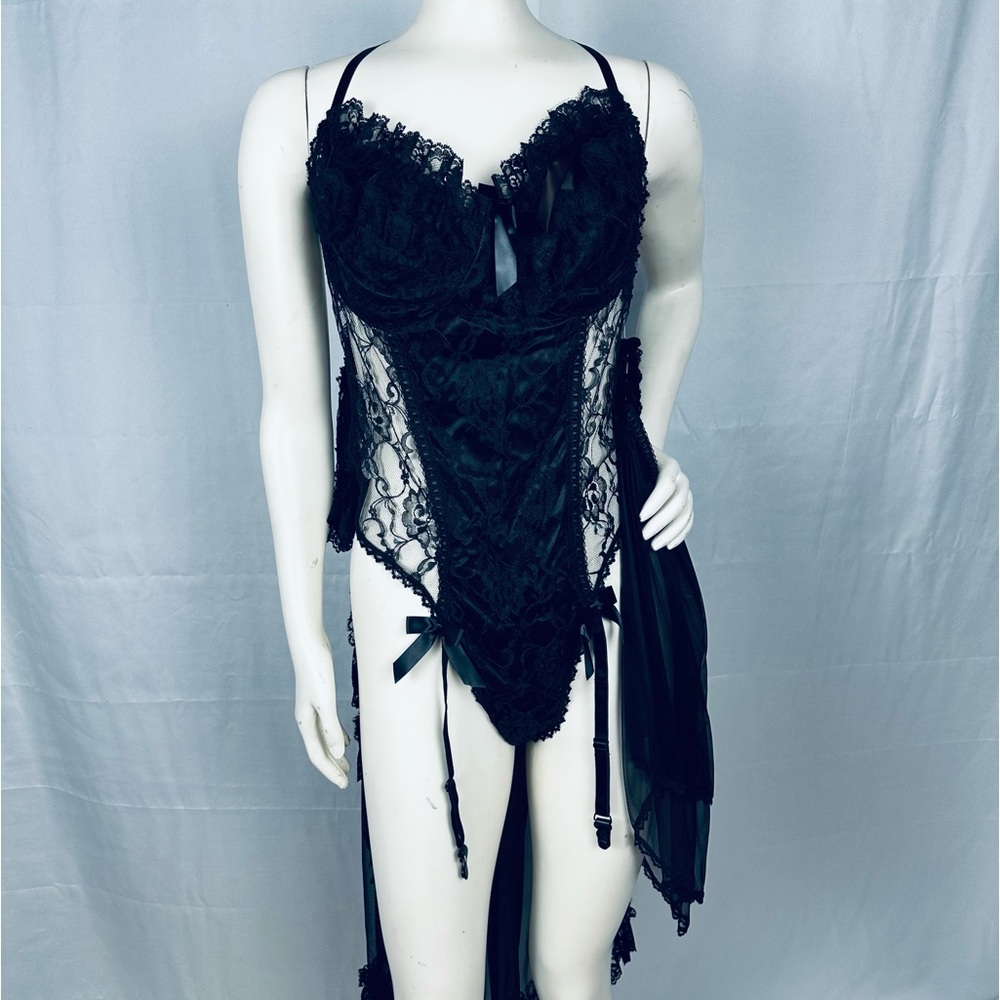 Sharron Leslie Lace Bodysuit Lingerie w/ Matching Undies, Veil, & Garter